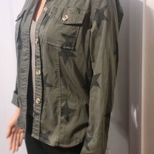 Knox Rose Green Star Print Button Down Shirt